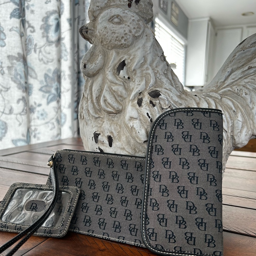 Dooney & Bourke 3 pc set EUC
